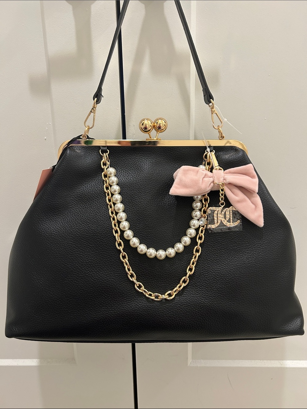 Juicy Couture NWT Black Frame-Top Shoulder Bag with Pink Bow and Pearl Chain